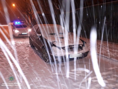У Чернівцях поліція затримала п’яного водія Mercedes-Benz