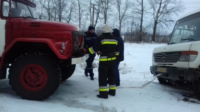 На Буковині рятувальники відбуксували із снігових заметів три карети швидкої допомоги