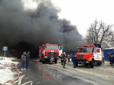 Рятувальники назвали офіційну причину пожежі на Калинівському ринку Чернівців