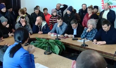 У Чернівцях десятки підприємців Калинки прийшли до міськради вимагати грошей на відбудову згорілого сектору