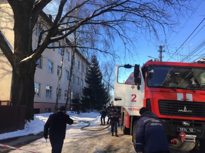 У Чернівцях рятувальники ліквідували пожежу в транспортному коледжі