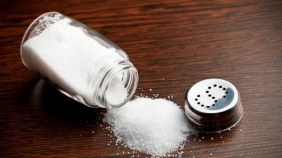 Чому варто обмежити сіль в раціоні і як це зробити