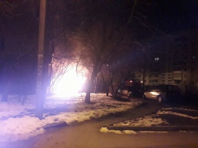 Пожежа в легковику і звіт депутатів. Головні новини Чернівців 26 березня