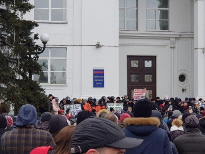 Учасники мітингу в Кемерові через недовіру до влади хочуть самі перерахувати тіла жертв пожежі – ЗМІ