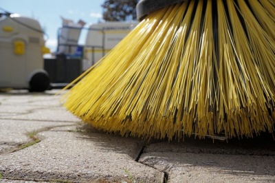 В Україні злісні боржники аліментів вперше розпочали виконання громадських робіт 