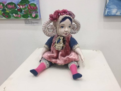 Чернівчанка виготовляє незвичні ляльки за технікою «тедді долл»