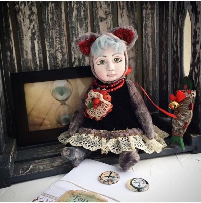 Чернівчанка виготовляє незвичні ляльки за технікою «тедді долл»