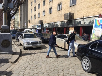 У Чернівцях через аварію на тролейбусній лінії утворились затори (ФОТО)