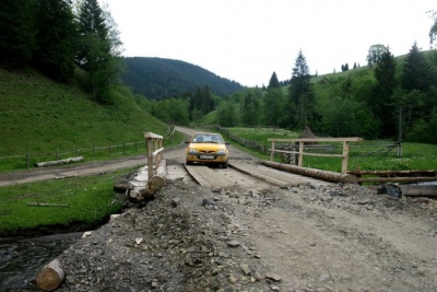 Фищук каже, що переконав нардепів виділити кошти на ремонт гірських доріг і мостів на Буковині