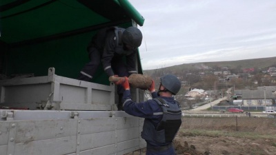 У Чернівецькій області селяни на городі виявили авіабомбу