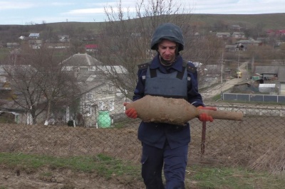 У Чернівецькій області селяни на городі виявили авіабомбу