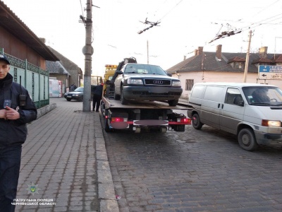 У Чернівцях поліція затримала водія з ознаками сп’яніння, який керував автівкою без документів