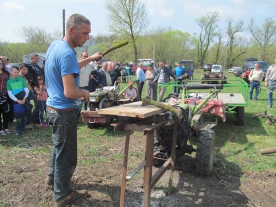 У Чернівецькій області відбулись тракторні гонки (ФОТО)