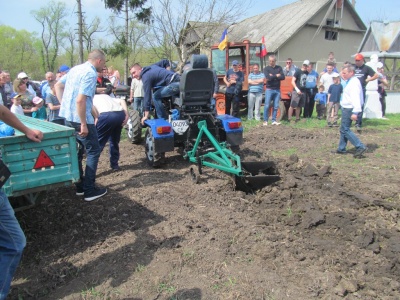 У Чернівецькій області відбулись тракторні гонки (ФОТО)