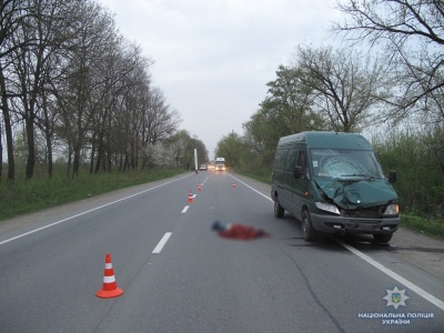 На Буковині під колесами мікроавтобуса загинув житель Тернопільської області