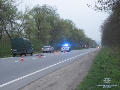 На Буковині під колесами мікроавтобуса загинув житель Тернопільської області