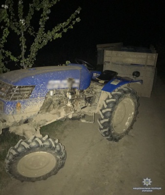 У Чернівецькій області біля кордону з Молдовою поліція виявила 15 бочок зі спиртом