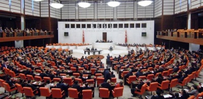 Парламент Туреччини схвалив проведення дострокових виборів в країні 