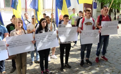 Масове отруєння через хімікати й гонки на поліцейському авто. Головні події Буковини 25 квітня