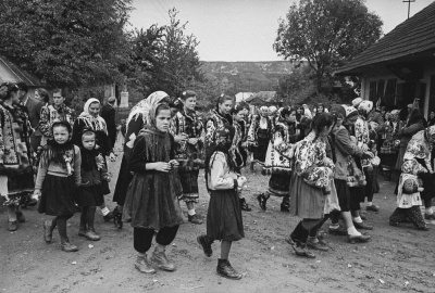 ЗМІ показали історичні фото, чим жили села Буковини у 1960 році