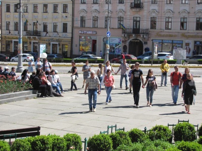 У Чернівцях - туристичний бум: гості приїжджають з-за кордону цілими родинами (ФОТО)