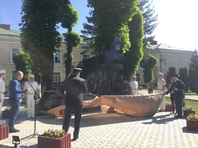 У Чернівцях урочисто відкрили пам’ятну стелу «Прикордонникам усіх поколінь»