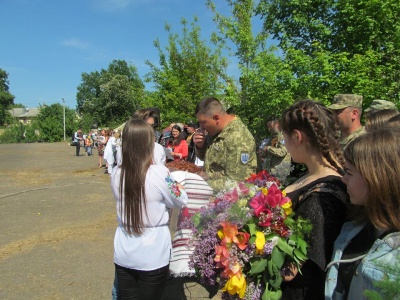 Сплять і їдять у наметах: чернівчани обурені умовами у військовому містечку, де живуть бійці після повернення з фронту (ФОТО)