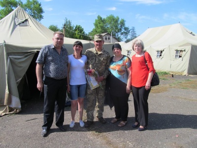 Сплять і їдять у наметах: чернівчани обурені умовами у військовому містечку, де живуть бійці після повернення з фронту (ФОТО)