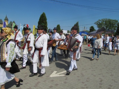 «Нас об’єднує любов до пісні»: на масштабне свято у Реваківці з’їхались 600 артистів