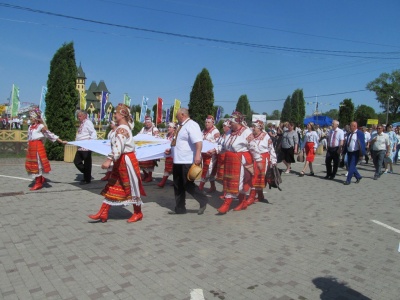 «Нас об’єднує любов до пісні»: на масштабне свято у Реваківці з’їхались 600 артистів