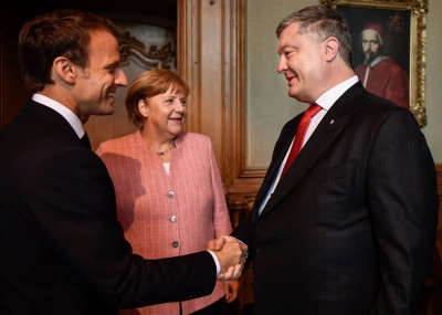 Порошенко: Франція та Німеччина підтримують введення миротворців на Донбас