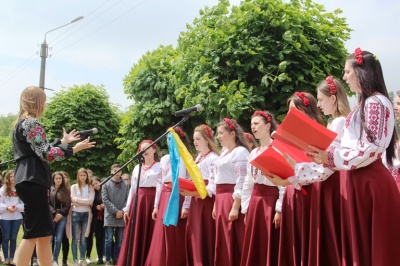 У Чернівцях на Алеї вічної слави й пошани висадили дуб на честь загиблого Володимира Анадимба