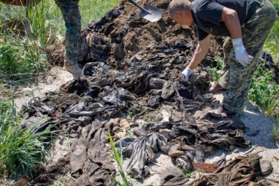 Поблизу Дніпра викопали мішки з речами бійців загиблих під Іловайськом 