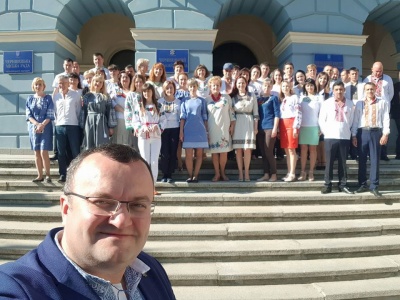 День Вишиванки: політики похвалились традиційними українськими сорочками – фото