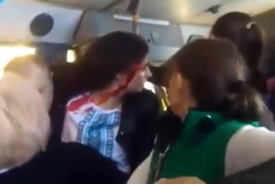 «Пропустіть дівчину!»: з’явилось відео, як постраждалі в ДТП у Коровії вибирались із салону автобуса
