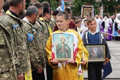 За Єдину українську церкву у Чернівцях молилися і дорослі, і діти (ФОТО)