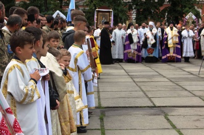 За Єдину українську церкву у Чернівцях молилися і дорослі, і діти (ФОТО)