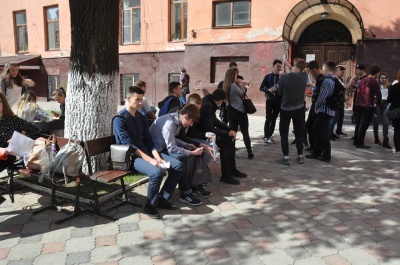 «Валер'янку не пили, але в Соборі молились»: як випускники з Буковини здавали ЗНО
