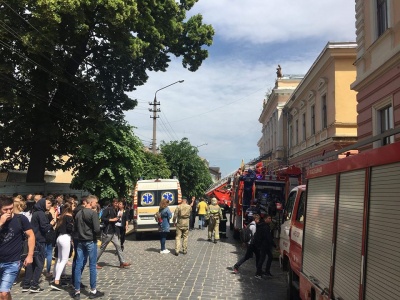 Пожежу ліквідовано, постраждалих немає: в одній з чернівецьких шкіл виникла пожежа