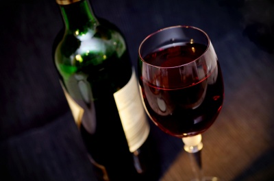 Червоне вино допомагає запобігти карієсу і захворюванню ясен 