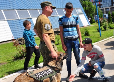 Поліція показала дітям, як правильно проводити своє дозвілля