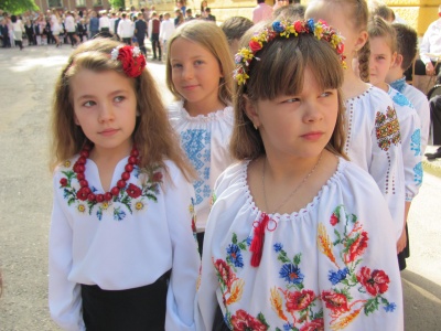 Останній дзвоник у гімназії, де виховують патріотів - фото