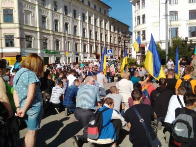 Прощання з бійцем та смерть неповнолітнього в ДТП. Головні події Буковини за 29 травня