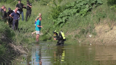 «Водойма невелика, але небезпечна»: місцевий мешканець розповів деталі загибелі двох дітей на водоймі у Чернівцях