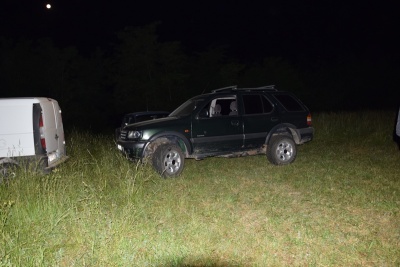 На Буковині прикордонники спіймали дельтаплан, нашпигований сигаретами - фото