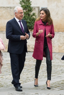 Королева Іспанії прийшла на офіційний захід у шкіряних штанах - фото
