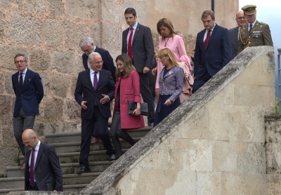 Королева Іспанії прийшла на офіційний захід у шкіряних штанах - фото