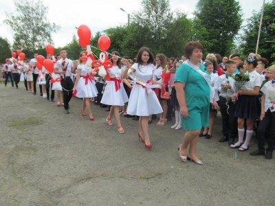 З 600 учнів – понад 200 відмінників: школа з поглибленим вивченням української на Буковині завершила навчальний рік