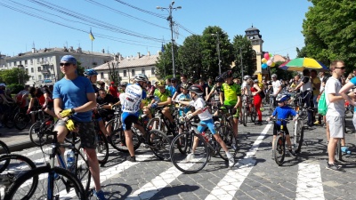 Сьогодні у Чернівцях колона велосипедистів прямуватиме з центру міста до парку "Жовтневий"
