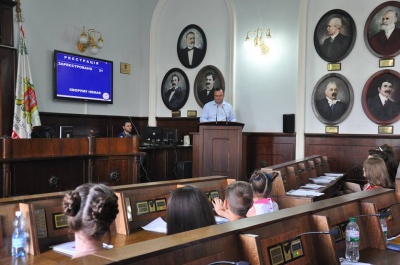 У Чернівцях діти виступали у сесійній залі і побули на місці мера - фото